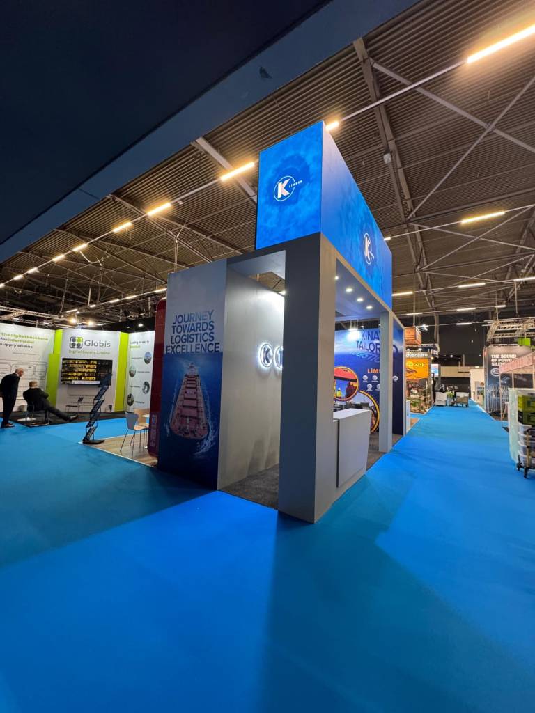 Turnkey breakbulk exhibition stand production with reinforced wall panels and precision framing, Engineering-driven exhibition stand build with pre-assembled components and cargo elements for breakbulk projects